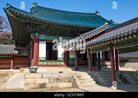 The Seonjeongjeon Hall at the Changdeokgung Palace in Seoul, South Korea. The building was the main place for the emperor to meet with high ranking officials to discuss political, state, and foreign affairs. Stock Photo