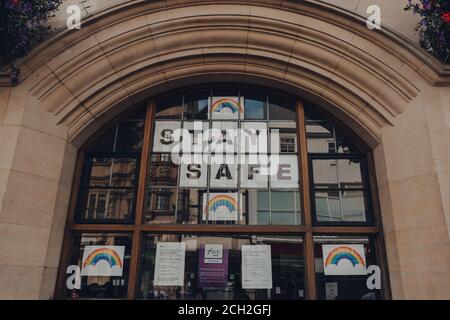 Oxford, UK - August 04, 2020: Stay Safe and rainbow signs in the window of an HSBC bank branch in Oxford, UK, in support during Coronavirus pandemic. Stock Photo
