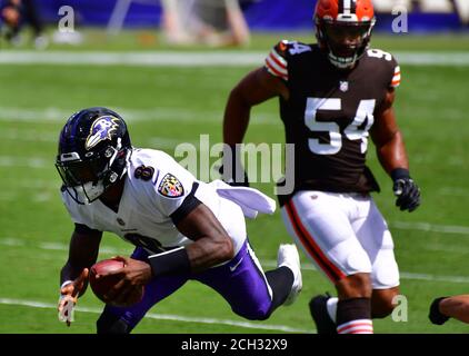 Cleveland Browns defensive end Olivier Vernon (54) lines up against the  Tennessee Titans during an NFL football game, Sunday, Sept. 8, 2019, in  Cleveland. (Jeff Haynes/AP Images for Panini Stock Photo - Alamy