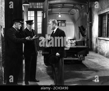 ALEC GUINNESS in THE LAVENDER HILL MOB 1951 director CHARLES CRICHTON original screenplay T.E.B. CLARKE producer MICHAEL BALCON Ealing Studios / General Film Distributors (GFD) Stock Photo