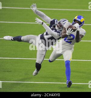 Los Angeles Rams Van Jefferson (12) tries to bring in a one-handed