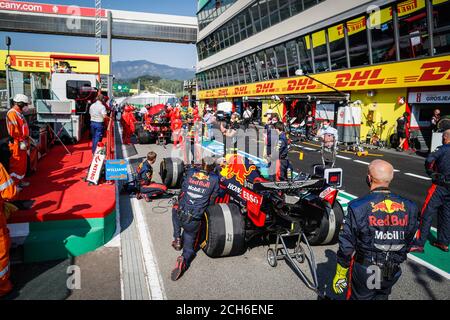 23 ALBON Alexander (tha), Aston Martin Red Bull Racing Honda RB16, in the pitlane during the first red flag, drapeau rouge during the Formula 1 Pirell Stock Photo