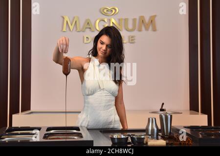 EU, TURKEY, AUSTRALIA, NEW ZEALAND, SINGAPORE ONLY Kendall Jenner makes her very own personalised Magnum at the launch of the Magnum Double in Cannes. Stock Photo