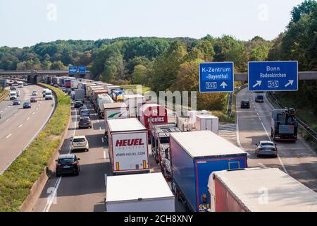 traffic jam on the A4 freeway in the south of Cologne, direction Frankfurt, Cologne, Germany.  Stau auf der Autobahn A4 im Koelner Sueden Fahrtrichtun Stock Photo