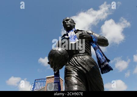 Statue of Dixie Dean outside Goodison Park before the Barclays Premier League match between Everton and Norwich City. Stock Photo