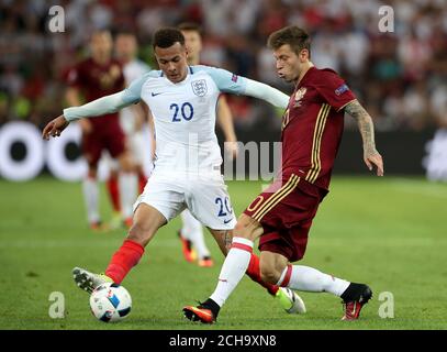 England's Dele Alli (left) and Russia's Fyodor Smolov Stock Photo