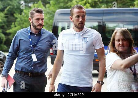 England's Harry Kane (centre) arrives for a press conference with the FA's Senior Communications Manager Andy Walker (left) and head of media operations Joanne Budd (right) at Les Fontaines, Chantilly. PRESS ASSOCIATION Photo. Picture date: Friday June 24, 2016. See PA story SOCCER England. Photo credit should read: Owen Humphreys/PA Wire. Stock Photo