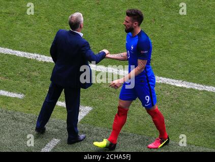 France's Olivier Giroud shakes hands with France manager Didier Deschamps during the round of 16 match at the Stade de Lyon, Lyon. Stock Photo