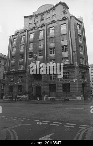 The Press Association head office in 85 Fleet Street, London, displaying Silver Jubilee decorations. Stock Photo