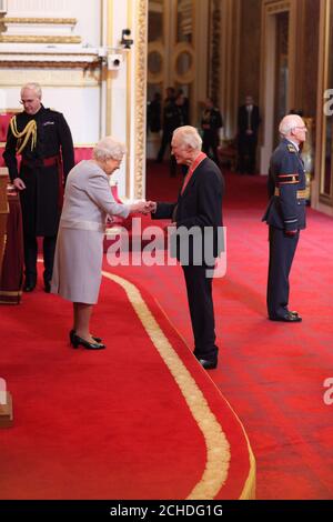 Mr. Bamber Gascoigne from Richmond is made a CBE (Commander of the Order of the British Empire) by Queen Elizabeth II, during an Investiture ceremony at Buckingham Palace, London. PRESS ASSOCIATION Photo. Picture date: Thursday October 11, 2018. See PA story ROYAL Investiture. Photo credit should read: Yui Mok/PA Wire Stock Photo