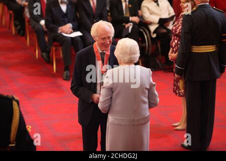 Mr. Bamber Gascoigne from Richmond is made a CBE (Commander of the Order of the British Empire) by Queen Elizabeth II, during an Investiture ceremony at Buckingham Palace, London. PRESS ASSOCIATION Photo. Picture date: Thursday October 11, 2018. See PA story ROYAL Investiture. Photo credit should read: Yui Mok/PA Wire Stock Photo