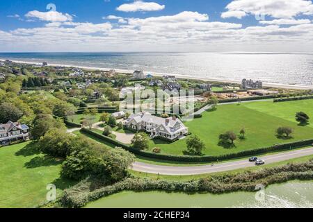 aerial view of Southampton ocean front real estate with expensive homes, Southampton, NY Stock Photo