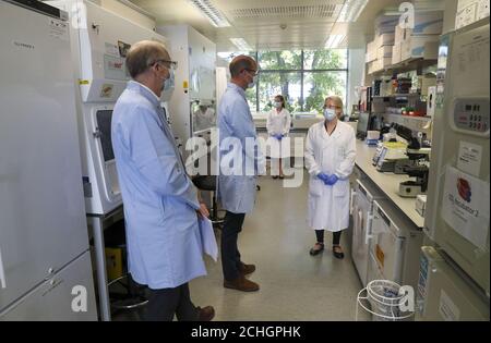 The Duke of Cambridge (centre) wears a mask as he meets scientists during a visit to the manufacturing laboratory where a vaccine against COVID-19 has been produced at the Oxford Vaccine Group's facility at the Churchill Hospital in Oxford. Stock Photo