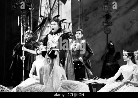 Dame Janet Baker in fine voice on the stage at the London Coliseum during rehearsals for the new English National Opera production of Julius Caesar, in which she plays the title role. Stock Photo