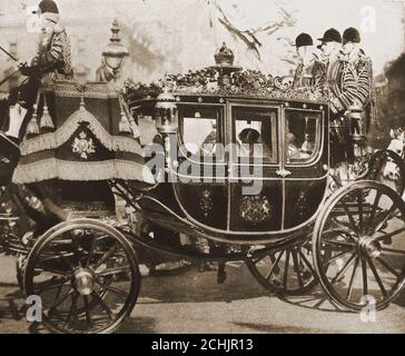 1922 - Marriage of Viscount Lascelles & - The Wedding Coach.  -------Henry George Charles Lascelles, 6th Earl of Harewood ( 1882 –  1947), styled The Honourable Henry Lascelles  and  later Viscount Lascelles, married  Mary, the Princess Royal, and in doing so became  the  son-in-law of King George V and Queen Mary ,as well as  brother-in-law to Edward VIII and George VI. Stock Photo