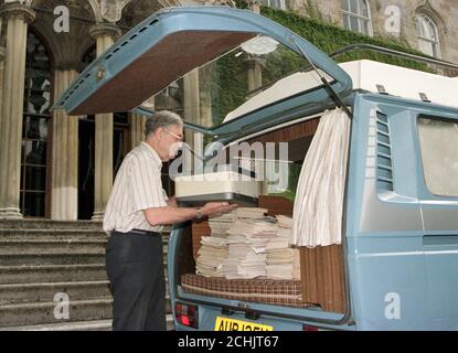 Dr John Habgood, the Archbishop of York, packs his belongings into a van as leaves Bishopthorpe Palace, the official residence of the Archbishop of York, on the day of his retirement. Stock Photo