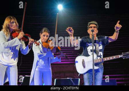 Verona, Italia. 12th Sep, 2020. Edoardo Bennato durante Festival della Bellezza, Concerto cantante italiano in Verona, Italia, 12 settembre 2020 Credit: Independent Photo Agency/Alamy Live News Stock Photo