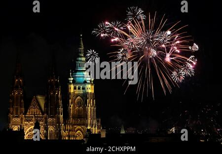 Fireworks explode over the towers of the St. Vitus Cathedral at Prague Castle to mark the first day of the new year in Prague January 1, 2018.  REUTERS/David W Cerny