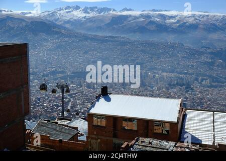 Bolivia La Paz - Mi Teleferico Cable Car Yellow line - Linea amarilla Stock Photo