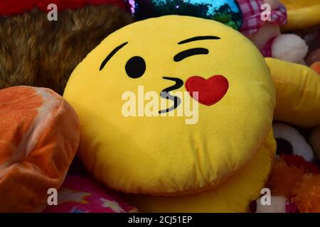 Kissing emoji pillow hotsell