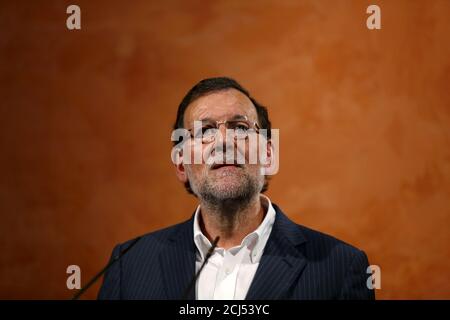 Spain's Prime Minister Mariano Rajoy attends a news conference during his visit to the town of La Palma del Condado, southern Spain, August 4, 2015. REUTERS/Marcelo del Pozo