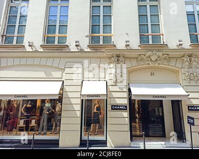 facade of the Chanel store in Paris Stock Photo - Alamy