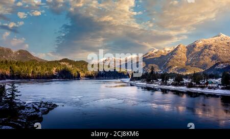 Partly ice covered Fraser River as it passes the town of Hope at the start of the Fraser Canyon Route in British Columbia, Canada Stock Photo