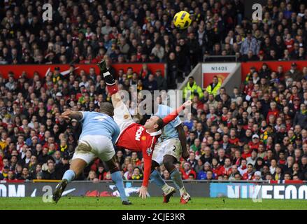 Wayne Rooney scores an amazing overhead kick. Manchester United v Manchester City. Premier League, Old Trafford. 12/2/2011 PICTURE: MARK PAIN / ALAMY Stock Photo