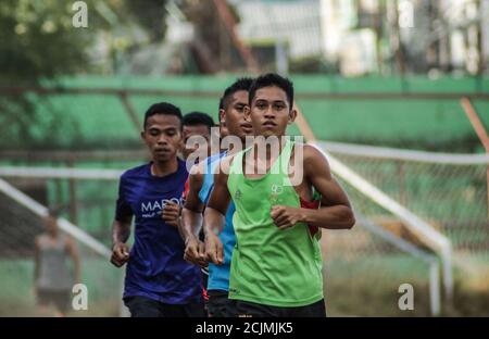 Makassar, South Sulawesi, Indonesia. 15th Sep, 2020. A number of athletes are practicing running on the sidelines of the Andi Mattalatta Stadium, Makassar, Indonesia. Every afternoon, many athletes are training at this place even though they are currently in the Covid-19 pandemic. Credit: Herwin Bahar/ZUMA Wire/Alamy Live News Stock Photo