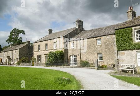 Houses around the large village green at Arncliffe in Littondale on a sunny September afternoon, in the Yorkshire Dales National Park. Stock Photo