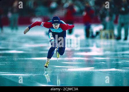 Bonnie Blair (USA) wins the gold medal in the women's 1000m long track speed skating at the 1994 Olympic Winter Games Stock Photo