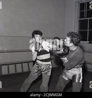 1960s, historical, boxing at a youth club, Bowhill, Scotland. The Cardenen Amateur Boxing Club began in the pit village in 1919 just after WW1 to enable young people learn the skills of the noble art and was known at this time as the Bowhill Miners Welfare Boxing Club. to Stock Photo