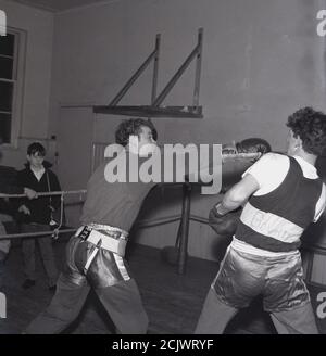 1960s, historical, boxing at a youth club, Bowhill, Scotland. The Cardenen Amateur Boxing Club began in the pit village in 1919 just after WW1 to enable young people learn the skills of the noble art and was known at this time as the Bowhill Miners Welfare Boxing Club. to Stock Photo