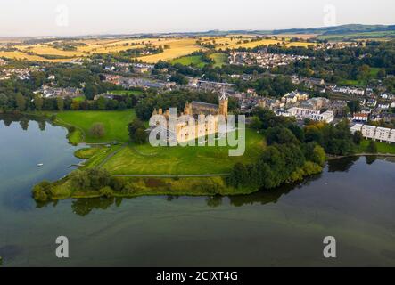 Aerial view of Linlithgow Palace and Linlithgow Loch, West Lothian, Scotland. Stock Photo