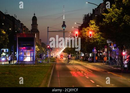 Berlin, Germany. 15th Sep, 2020. Due to a raid on a branch of Bank Santander, Frankfurter Allee is closed to motorised traffic on both sides. After a robbery of a bank branch on Frankfurter Allee in the Berlin district of Friedrichshain, police have apprehended the suspected perpetrator. According to police, the 42-year-old armed with a firearm had entered the branch on Tuesday around 5:20 pm and demanded money. Credit: Jörg Carstensen/dpa/Alamy Live News Stock Photo