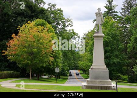 Statue of Continental Colonel Seth Warner in Monument Circle.The Bennington Battle Monument.Bennington.Vermont.USA Stock Photo