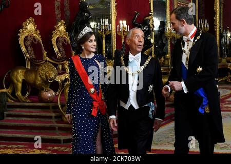 Spain's King Felipe, his wife Queen Letizia and Portugal's President Marcelo Rebelo de Sousa speak before attending a gala dinner at the Royal Palace in Madrid, Spain, April 16, 2018. Gabriel Bouys/Pool via REUTERS