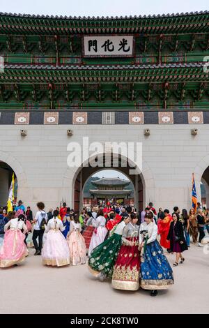 Tourists visiting Gwanghwamun Gate at Gyeongbokgung Palace in Seoul Stock Photo