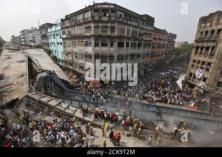 Firefighters and rescue workers search for victims at the site of an under-construction flyover after it collapsed in Kolkata, India, March 31, 2016. REUTERS/Rupak De Chowdhuri