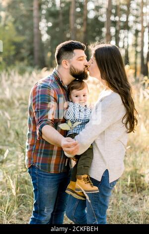 15 Must-Do Daddy & Me Poses - Marissa Amick Photography