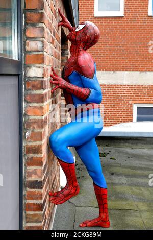 GEEK ART - Bodypainting and Transformaking: Spider-Man Photoshooting with Patrick Kiel in the Hefehof. Hameln, 15.09.2020 - A project by the photographer Tschiponnique Skupin and the bodypainters and transformers Enrico Lein | usage worldwide