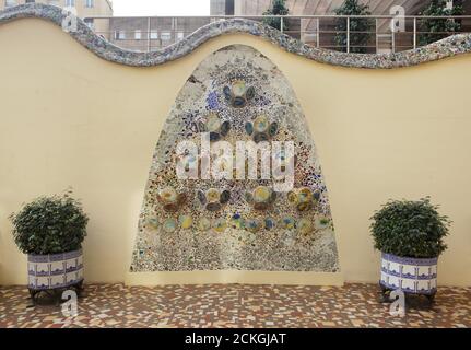 Trencadís mosaic flowerbed in the courtyard garden in the Casa Batlló in Barcelona, Catalonia, Spain. The mansion designed by Catalan modernist architect Antoni Gaudí for the Batlló family as a revenue house as well as a private family residence built was between 1904 and 1906. Stock Photo