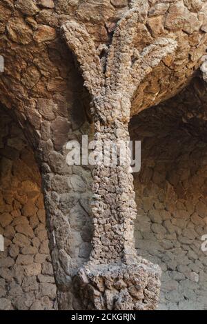 One of the columns supporting the colonnaded footpath in the Park Güell designed by Catalan modernist architect Antoni Gaudí and built between 1900 and 1914 in Barcelona, Catalonia, Spain. Stock Photo