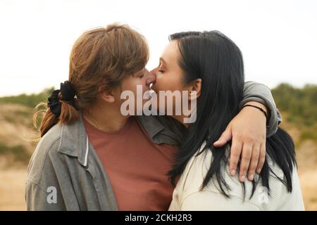 Lesbians Making Out Pics