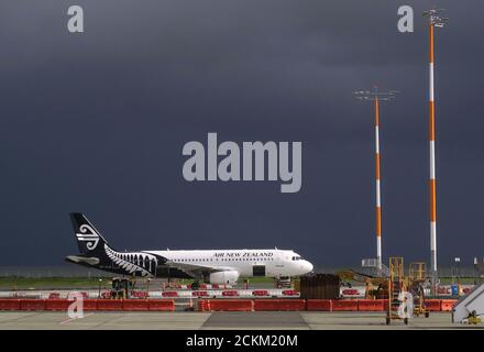 An Air New Zealand Airbus A320 plane sits on the tarmac at Auckland Airport in New Zealand June 25, 2017. Picture taken June 25, 2017.   REUTERS/David Gray