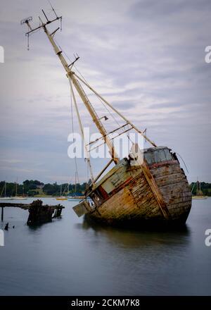 Boat graveyard at Pin Mill on the river Orwell, Shotley Peninsula, near Ipswich, Suffolk, UK Stock Photo