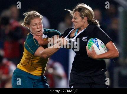 New Zealand's Hannah Porter (R) is tackled by Australia's Alex Hargreaves during their final match of the IRB Rugby World Cup Sevens in Dubai, March 7, 2009. REUTERS/Jumana El Heloueh (UNITED ARAB EMIRATES SPORT RUGBY IMAGE OF THE DAY TOP PICTURE)
