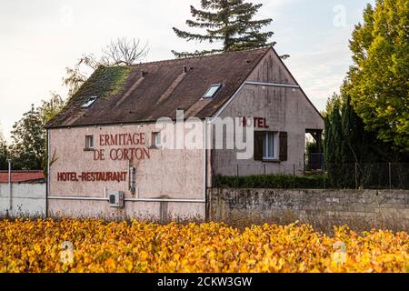 In the middle of the vineyards and at the gates of Beaune: the Hotel Ermitage de Corton. Across the street is the famous Corton vineyard. On it grow both white and red grape varieties. Beaune, France