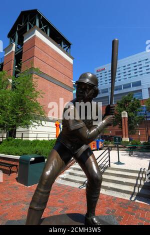Statue of Eddie Murray at Oriole Park, home of the Baltimore Orioles baseball team, Baltimore, Maryland, USA Stock Photo