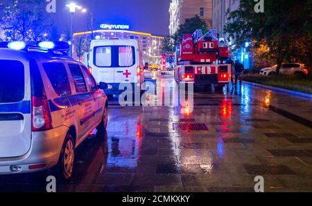 May 15, 2019, Moscow, Russia. Fire engines in the courtyard of the apartment building where the fire occurred, at night during the rain. Stock Photo